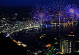 熱海被稱為東洋的拿破侖，在日本是屈指可數的夜景名勝。